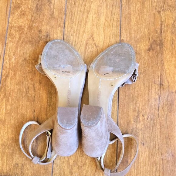 VINCE CAMUTO Carlista Taupe Tan Ruffled Pleated Block Sandal - Picture 4 of 6